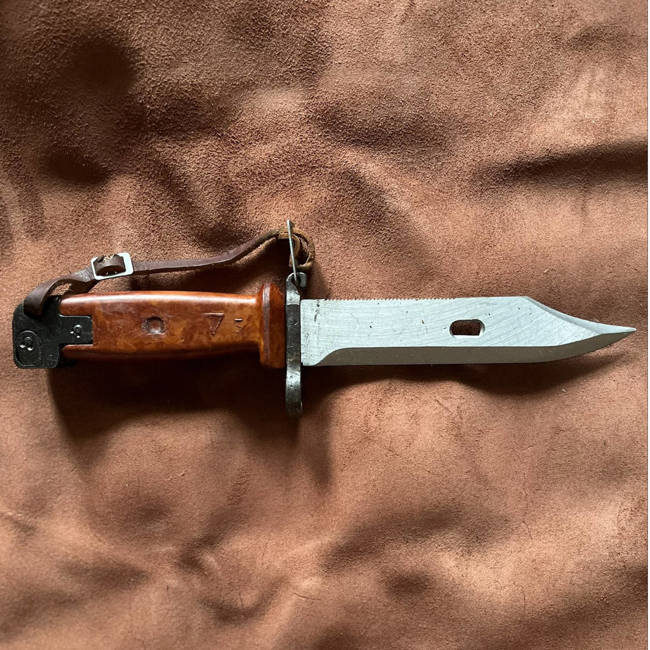 BAYONET, MILITARY PARATROOPER KNIFE - WITHOUT SHEATH - MILITARY SURPLUS FROM ROMANIAN ARMY - AS NEW