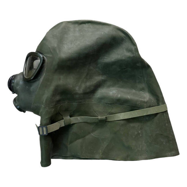 GAS MASK - RUBBER - ROMANIAN ARMY MILITARY SURPLUS - UNUSED - IN GOOD CONDITION - DECO