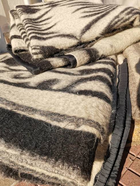 PURE WOOL VINTAGE BLANKET - 140x210 CM - VARIOUS COLORS - ROMANIAN ARMY MILITARY SURPLUS - USED